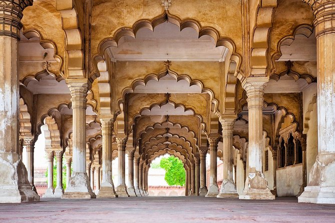 Private same day trip to Taj Mahal and Agra From Jaipur - Courtyard Agra Buffet Lunch: A 5-Star Break in the Middle