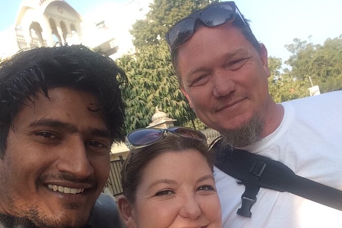 Private Shopping Tour in Jaipur - Stop 6: Bapu Bazaar, old-school market time for souvenirs and wandering