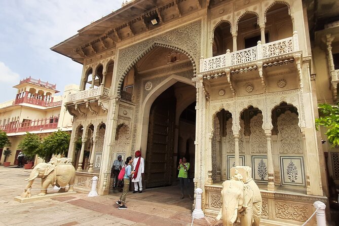 Private tour of Jaipur with Driver and Guide - Stop 1: Amer Fort at Amber Palace, 2 hours that set the tone