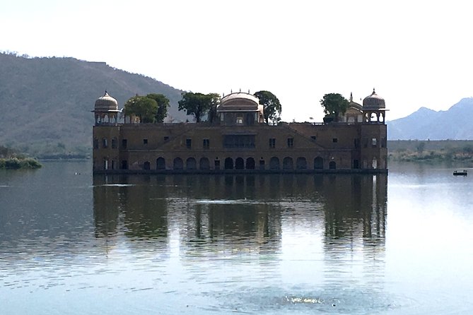Private Transfer From Jaipur to New Delhi - Drivers and safety: punctual pickups, clean cars, and navigation in Delhi traffic