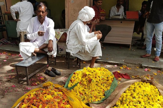 Take in the Beauty of an Early Morning with Fresh Flowers - The temple pause that adds meaning to your market photos