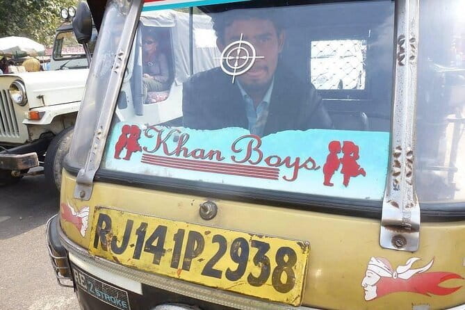 Travel Through the Streets of Jaipur by Tuktuk with a Local - What to Wear and Bring for a Smooth Day